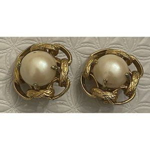 Graziano Faux Pearl Earrings Clip On Textured Gold Link Frame Vintage